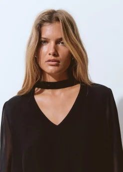 Blusa detalle choker*Brownie Outlet