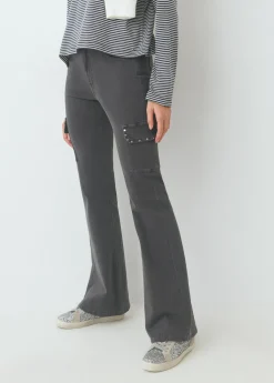 Pantalón campana cargo tachas*Brownie Best